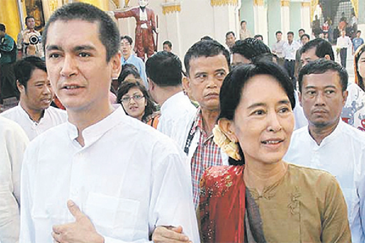 เปิดปูม 2 หนุ่มแห่ง ‘ซูจี’รักที่เสียสละเพื่อ ‘แม่’