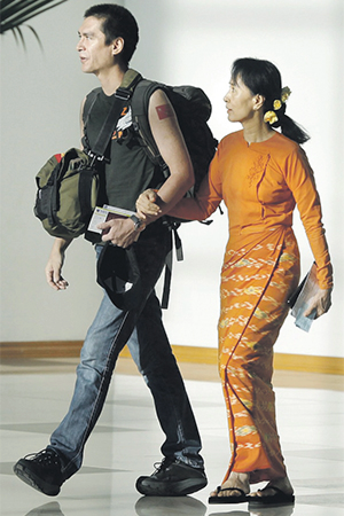 เปิดปูม 2 หนุ่มแห่ง ‘ซูจี’รักที่เสียสละเพื่อ ‘แม่’