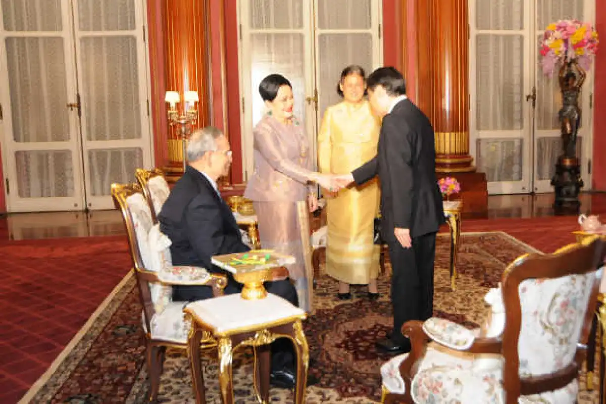 เจ้าชายนารุฮิโตะเสด็จเฝ้าฯในหลวง-ราชินี