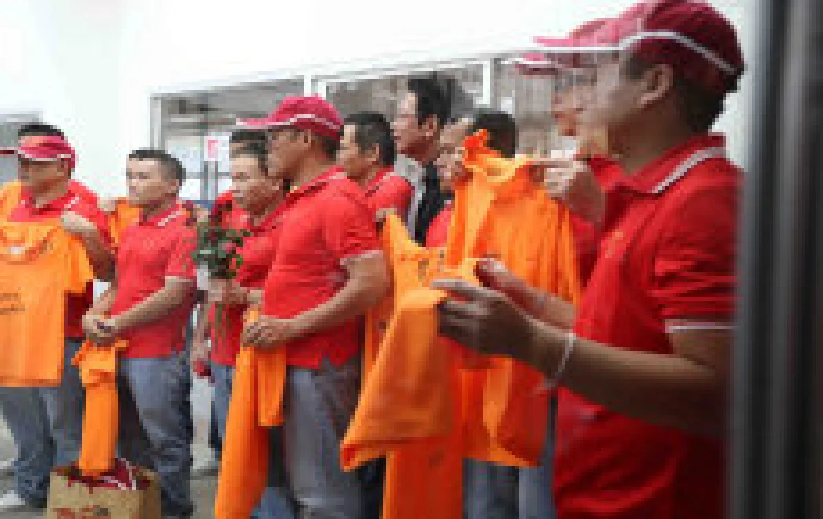 ปล่อยนักโทษการเมือง13คนพ้นคุกหลักสี่