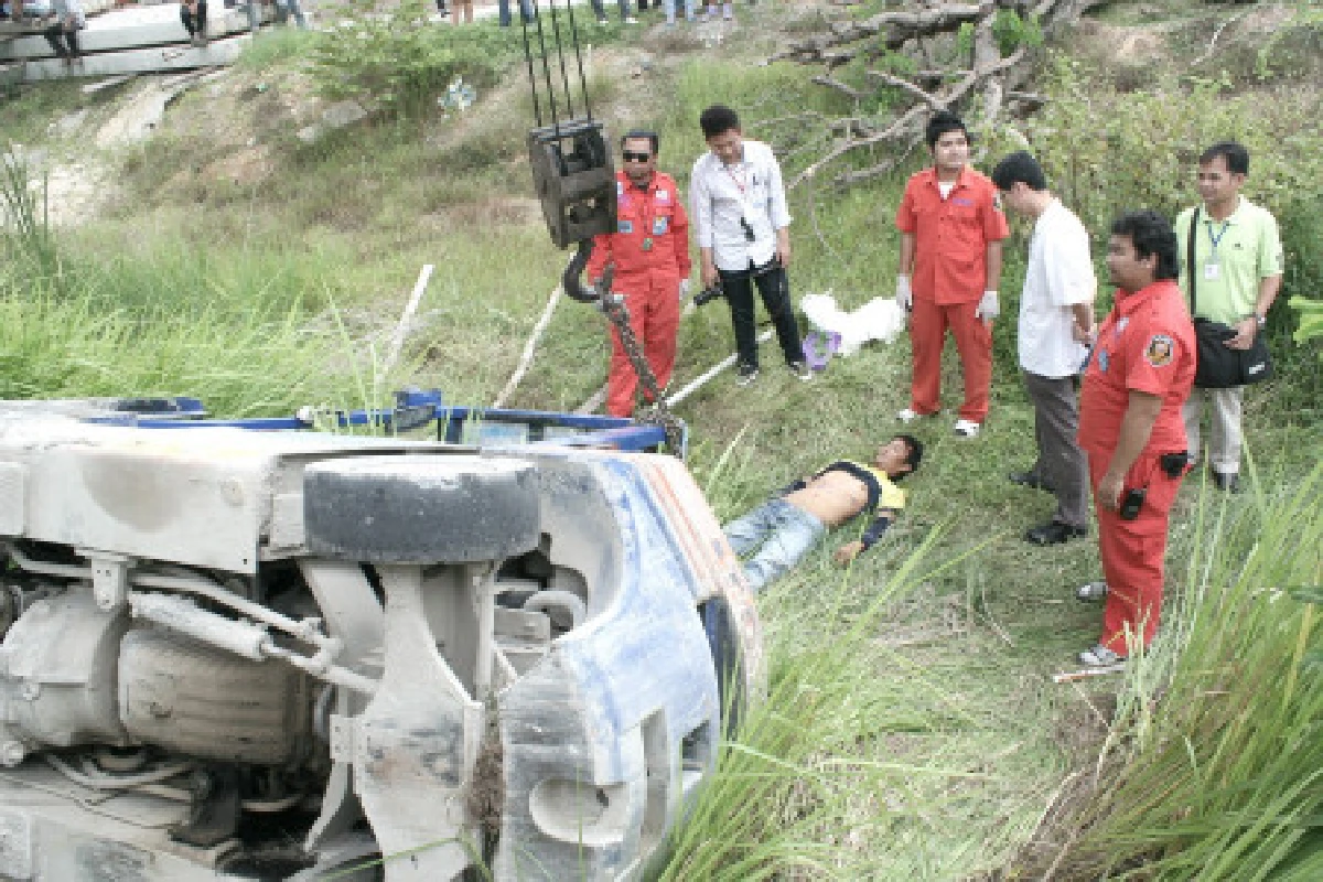 สยอง!รถโฟล์คลิฟท์ทับพนักงานดับ