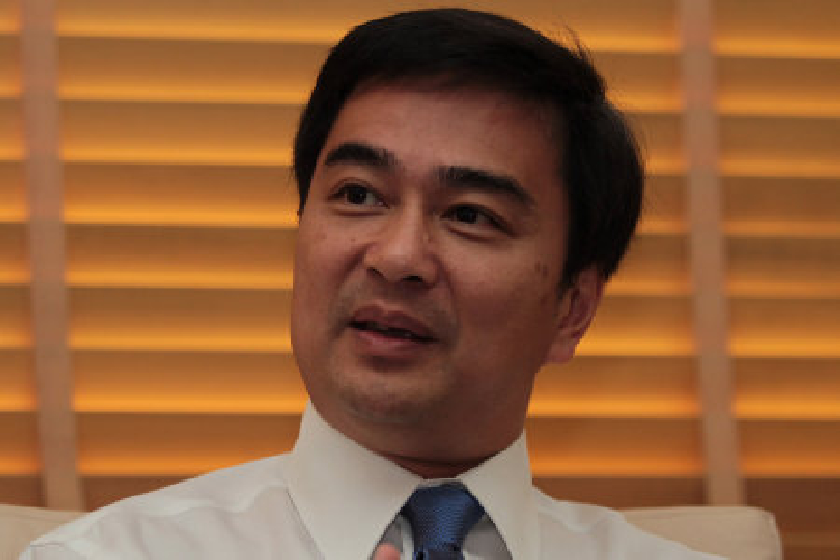 มาร์คเตือนแดงลากศาลโยงการเมือง มาร์คเตือนแดงลากศาลโยงการเมือง