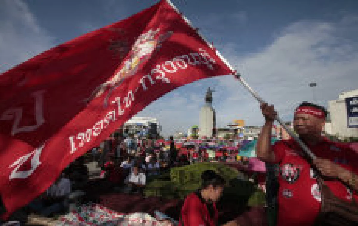 แดงฟังเพื่อไทยปราศรัยวงเวียนใหญ่