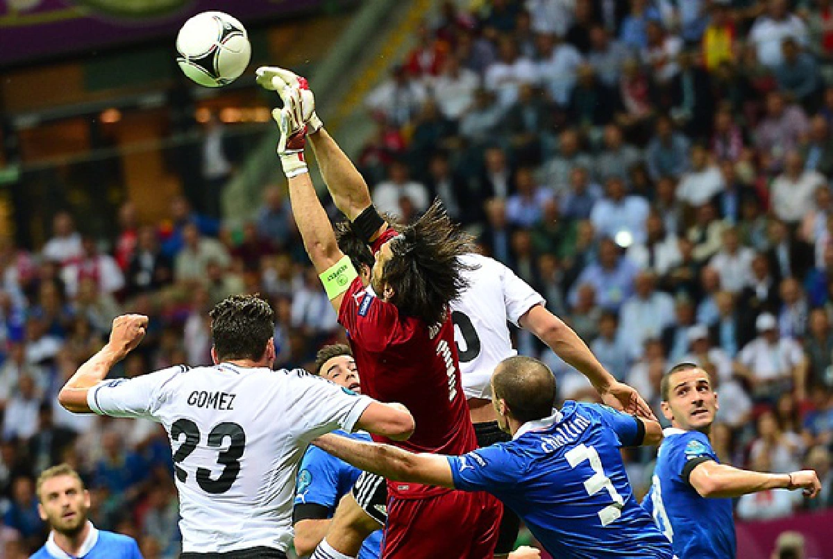 Euro 2012: Balotelli stars as Italy reaches final