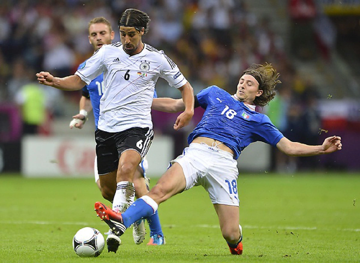 Euro 2012: Balotelli stars as Italy reaches final