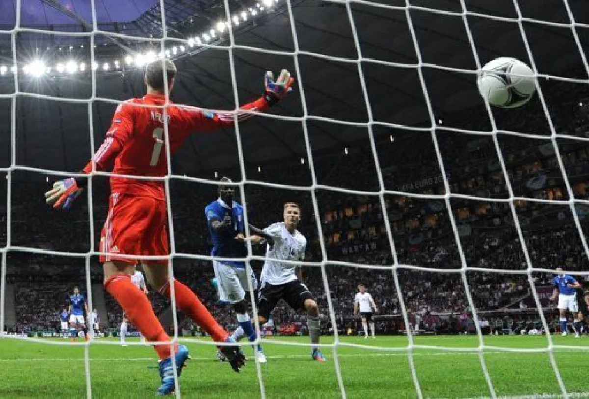 Euro 2012: Balotelli stars as Italy reaches final