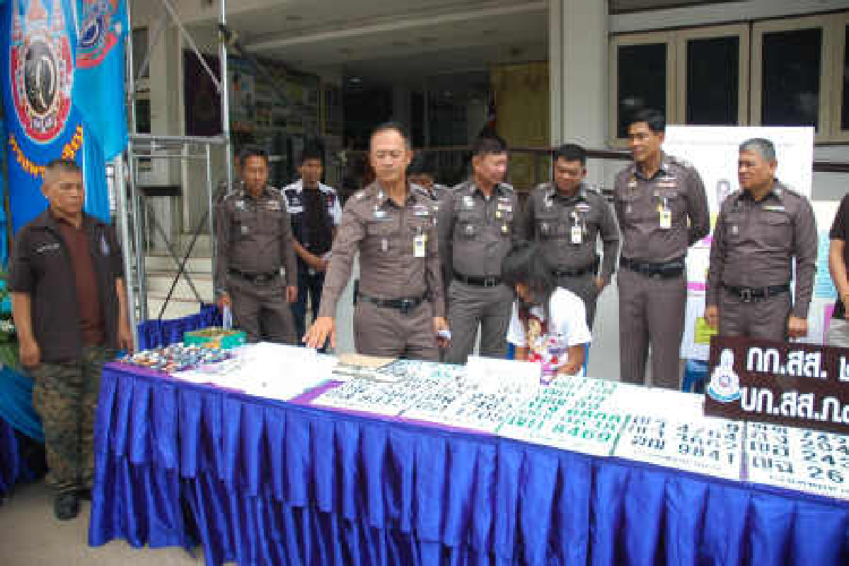 ทลายแก๊งปลอมทะเบียนรถรายใหญ่ ทลายแก๊งปลอมทะเบียนรถรายใหญ่