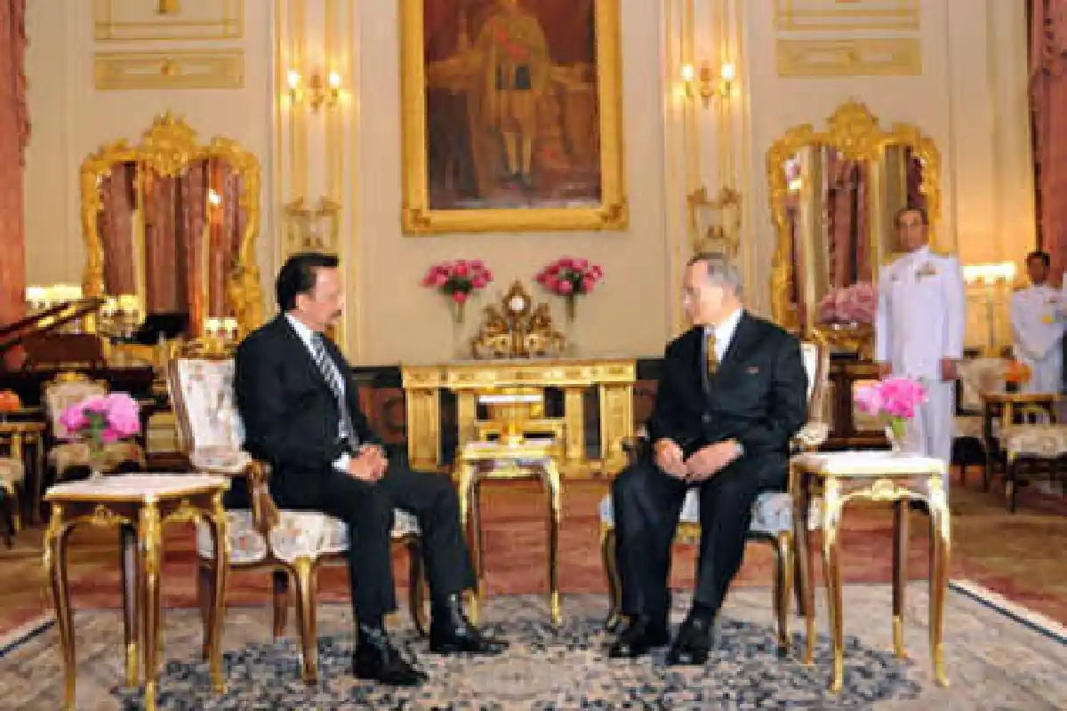 ในหลวงเสด็จพระที่นั่งจักรีมหาปราสาท