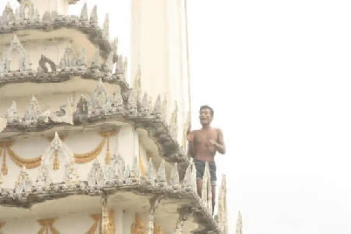 หนุ่มสุรินทร์คลั่ง!ปืนขึ้นเมรุฆ่าตัวตาย