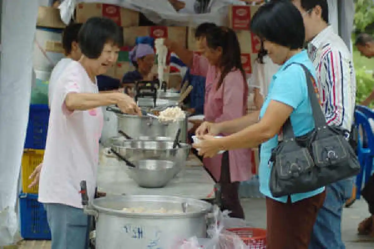 หมอตุลย์ปักหลักค้างคืนหน้าศาลรธน.