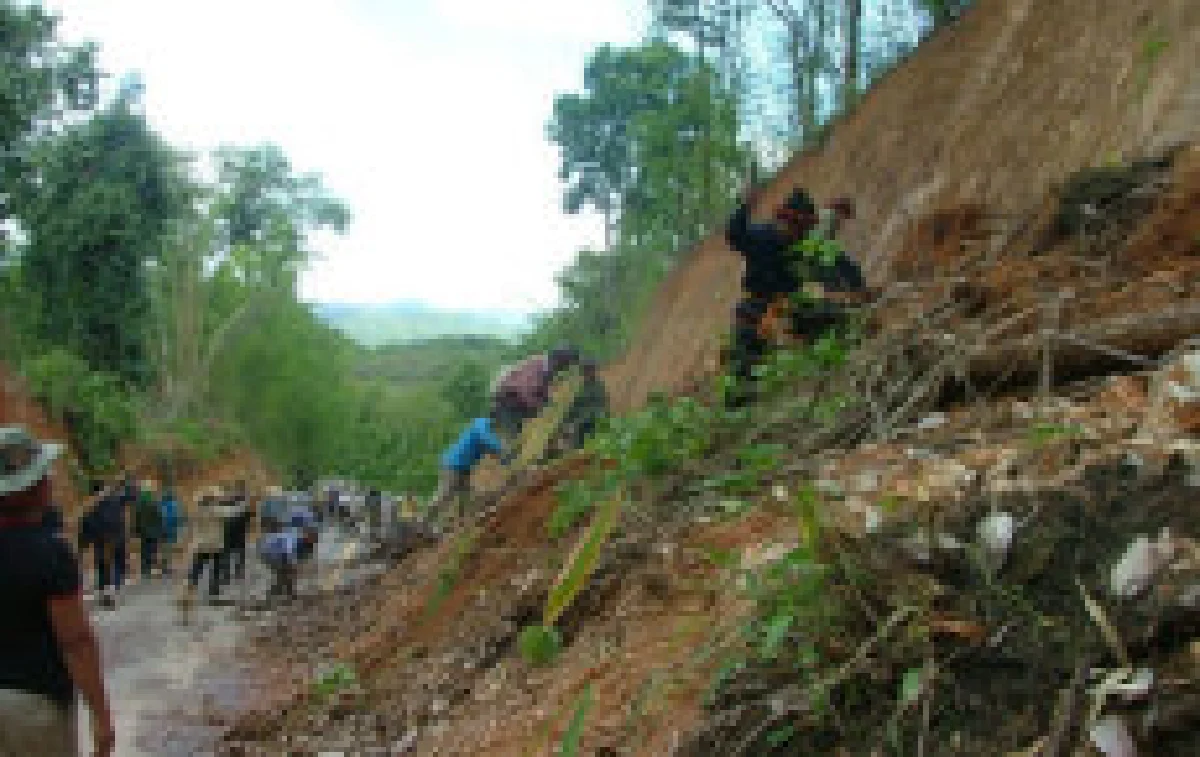 น่านเจอฝนตกหนักเตือนดินถล่ม