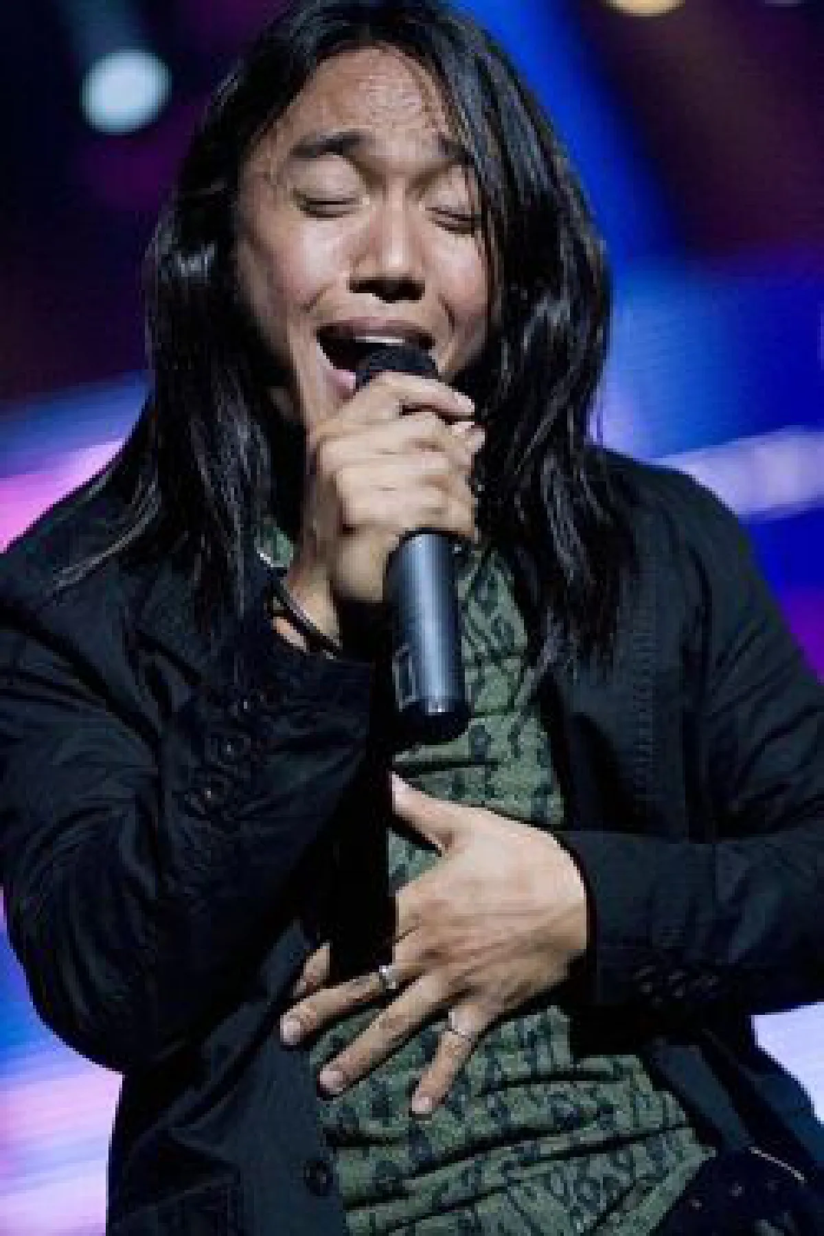 Filipino singers: Whole world is their stage