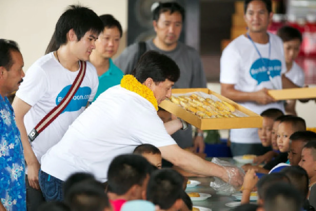 เฉินหลงร่วมช่วยเด็ก-คนชราผ่านเว็บborkboon