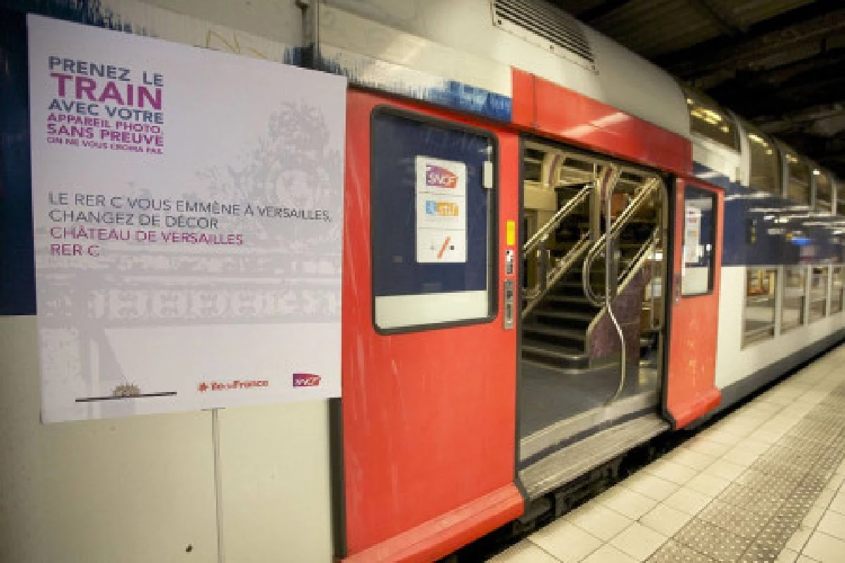 ฝรั่งเศสโชว์รถไฟบรรยากาศแวร์ซายส์