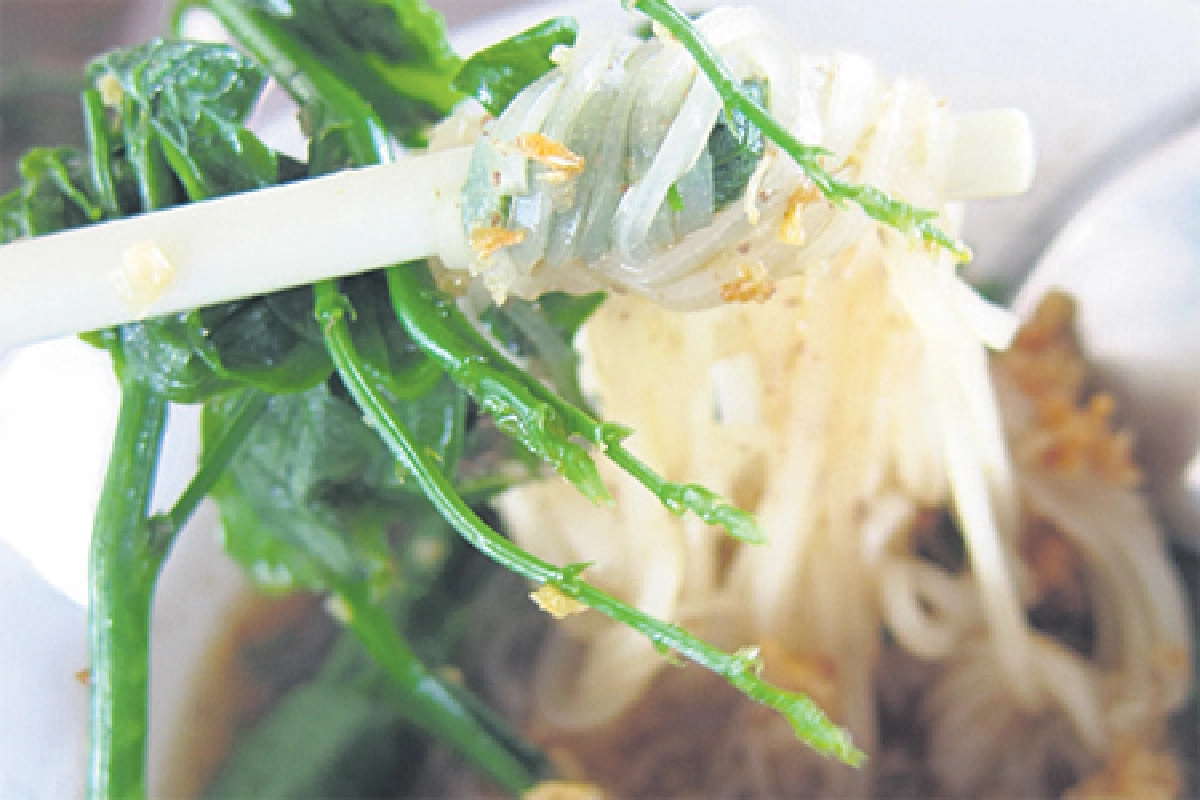 ก๋วยเตี๋ยวผักหวาน เพิ่มสิน อิ่มอร่อยไม่แพง