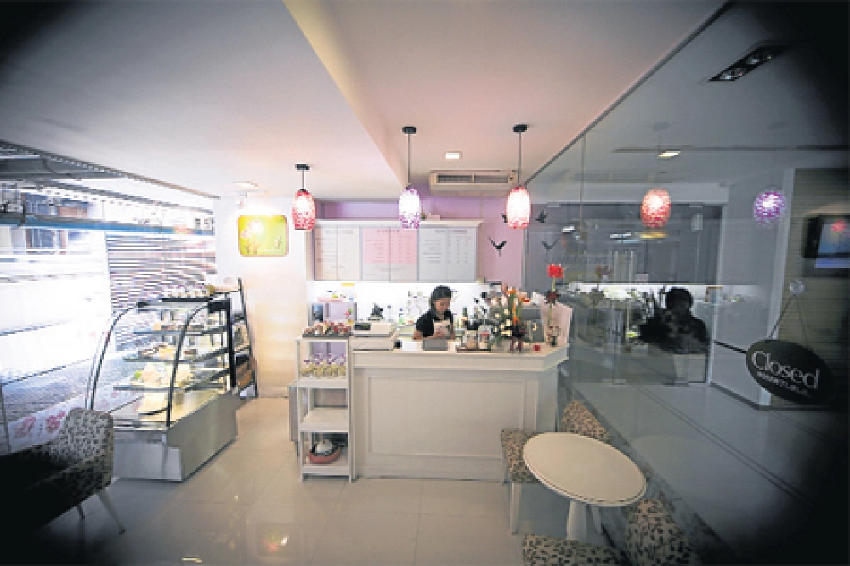 หลบร้อน หลบฝน มาจิบกาแฟดาหลา
