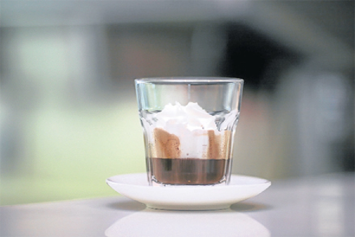 หลบร้อน หลบฝน มาจิบกาแฟดาหลา