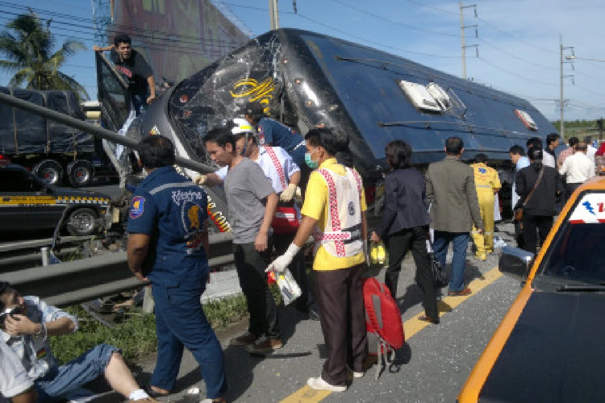 รถบัสขนคณะปปช.พลิกคว่ำดับ3ศพ