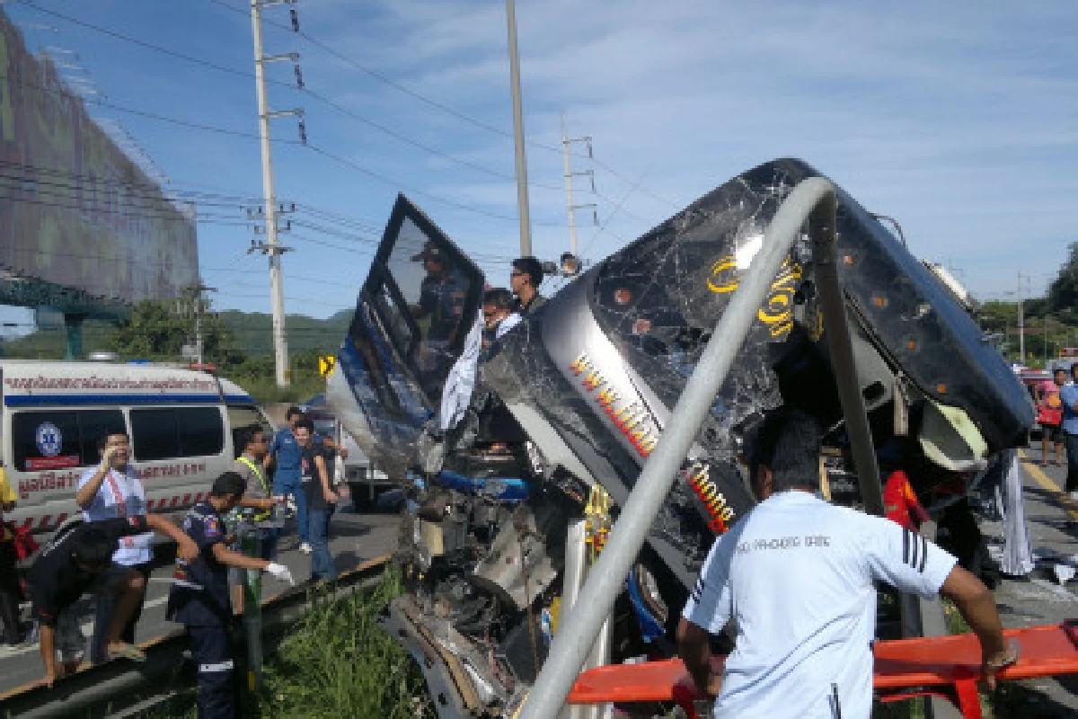 รถบัสขนคณะปปช.พลิกคว่ำดับ3ศพ