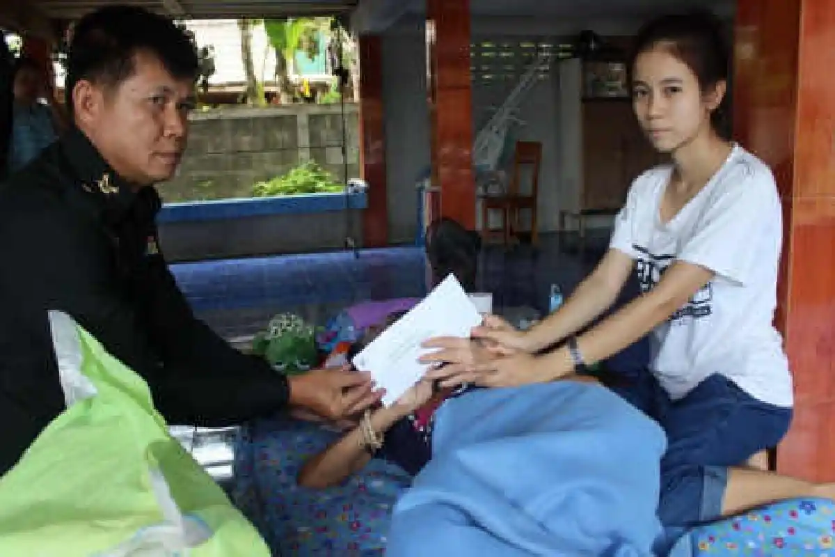 แห่มอบเงินช่วยน้องไดลูกกตัญญู