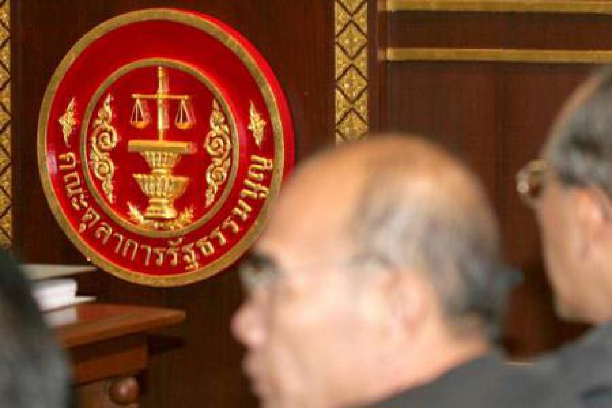 พท.อัดตุลาการจี้หยุดพุดรายวัน พท.อัดตุลาการจี้หยุดพุดรายวัน