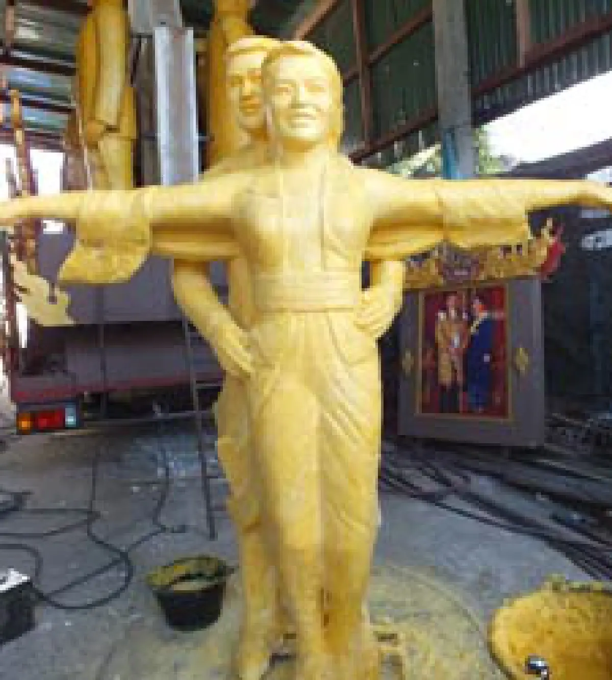 เทียนพรรษาล้อการเมืองไททานิคมาร์คกอดเอวปู