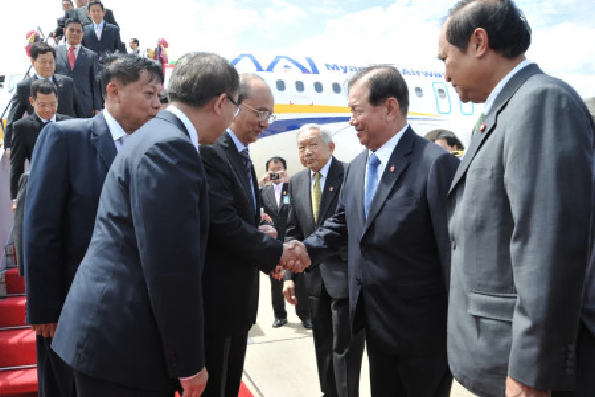 "เต็ง เส่ง"ผู้นำพม่าถึงไทยแล้ว