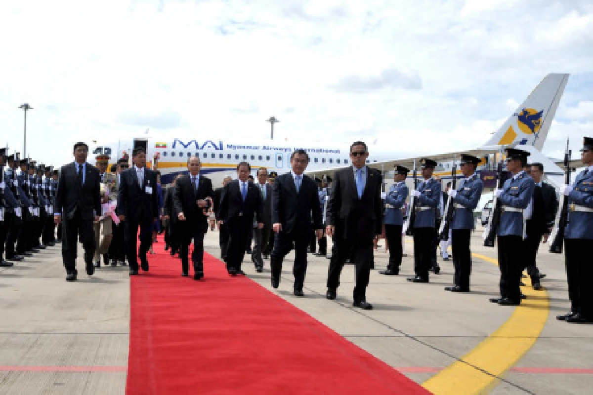 "เต็ง เส่ง"ผู้นำพม่าถึงไทยแล้ว