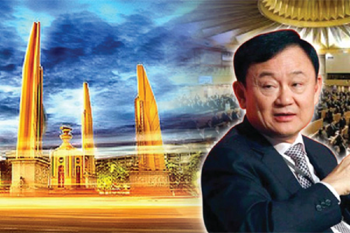 การเมืองก้าวไม่พ้นทักษิณ