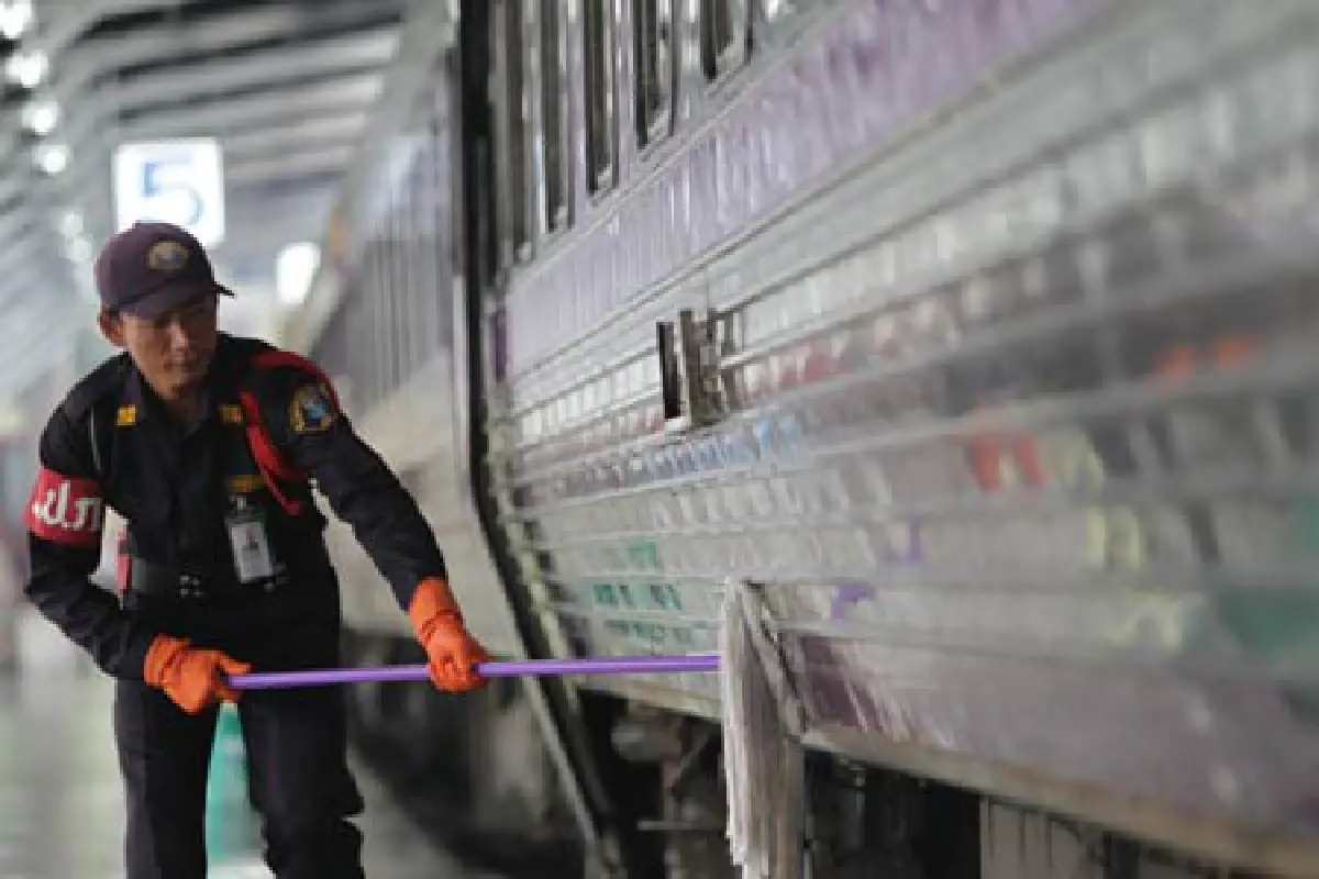 ล้างรถไฟสกัดมือเท้าปาก