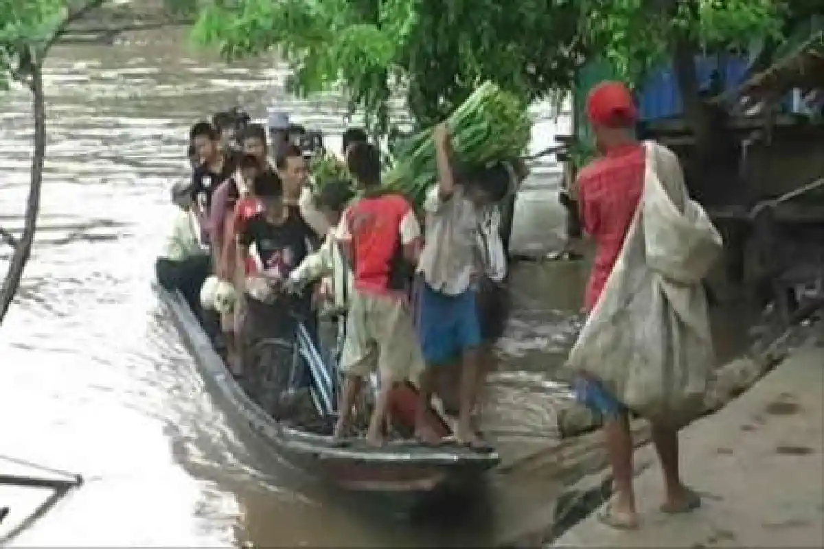 ฝนถล่มแม่สอดท่วมบ้านแม่กี๊ดสามท่า