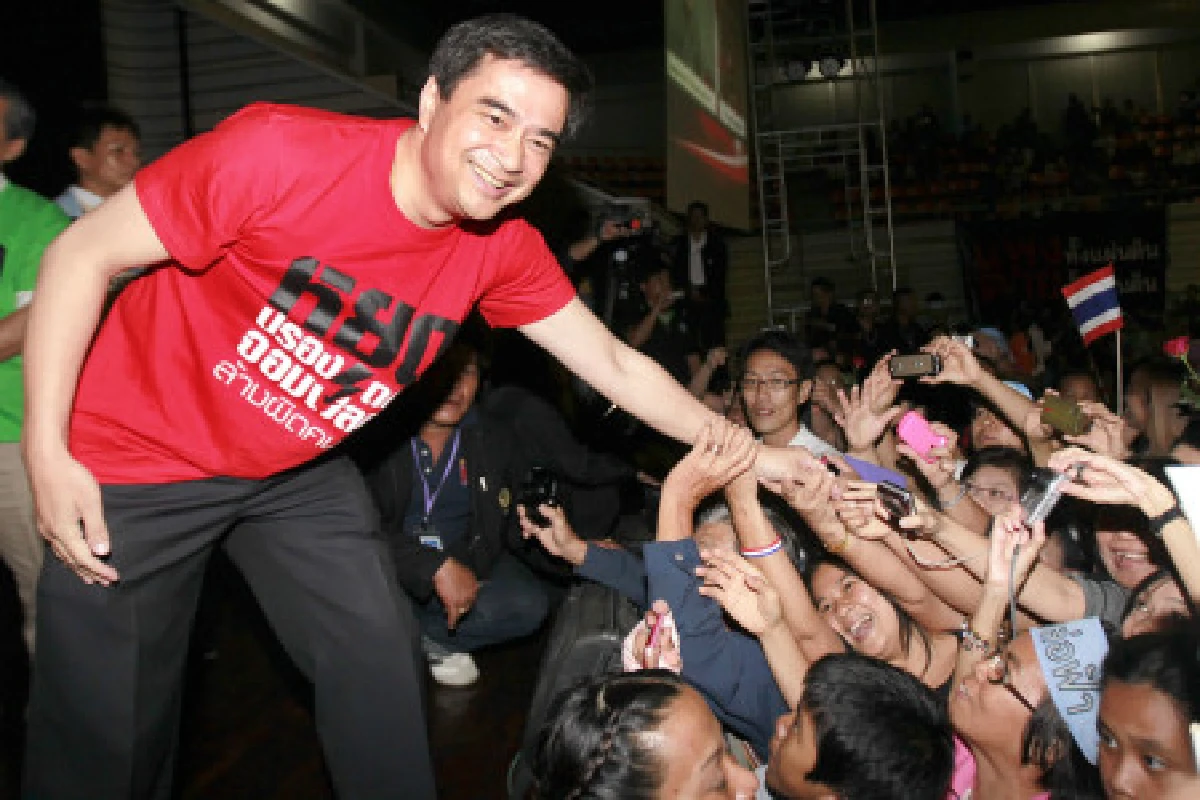มาร์คใส่เสื้อแดงจี้หยุดออกกม.นิรโทษ