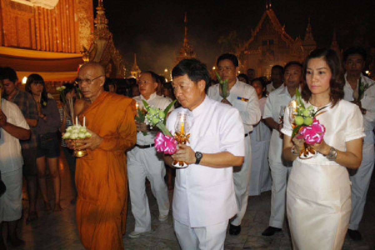 ไทย-ลาวร่วมทำบุญเวียนเทียน ไทย-ลาวร่วมทำบุญเวียนเทียน