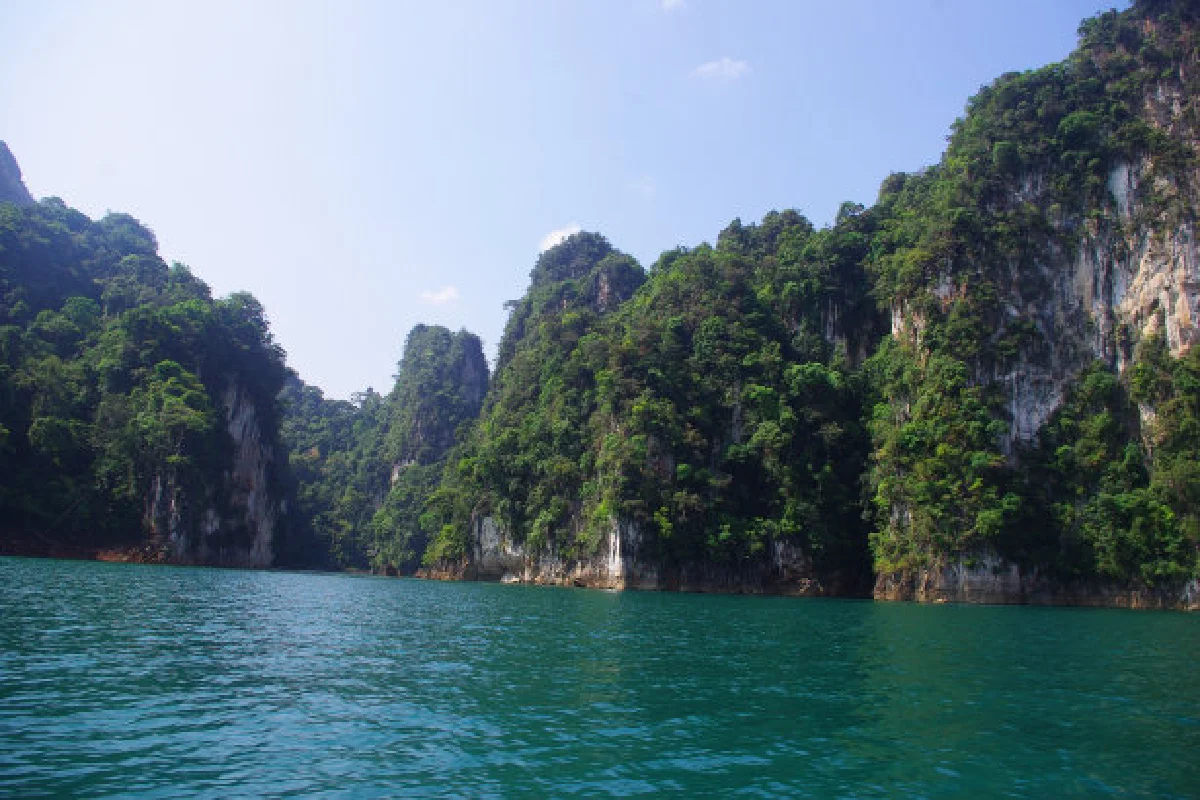 วันเดียวเที่ยวเขื่อนเชี่ยวหลาน สำราญสบายๆ ที่สุราษฎร์ฯ