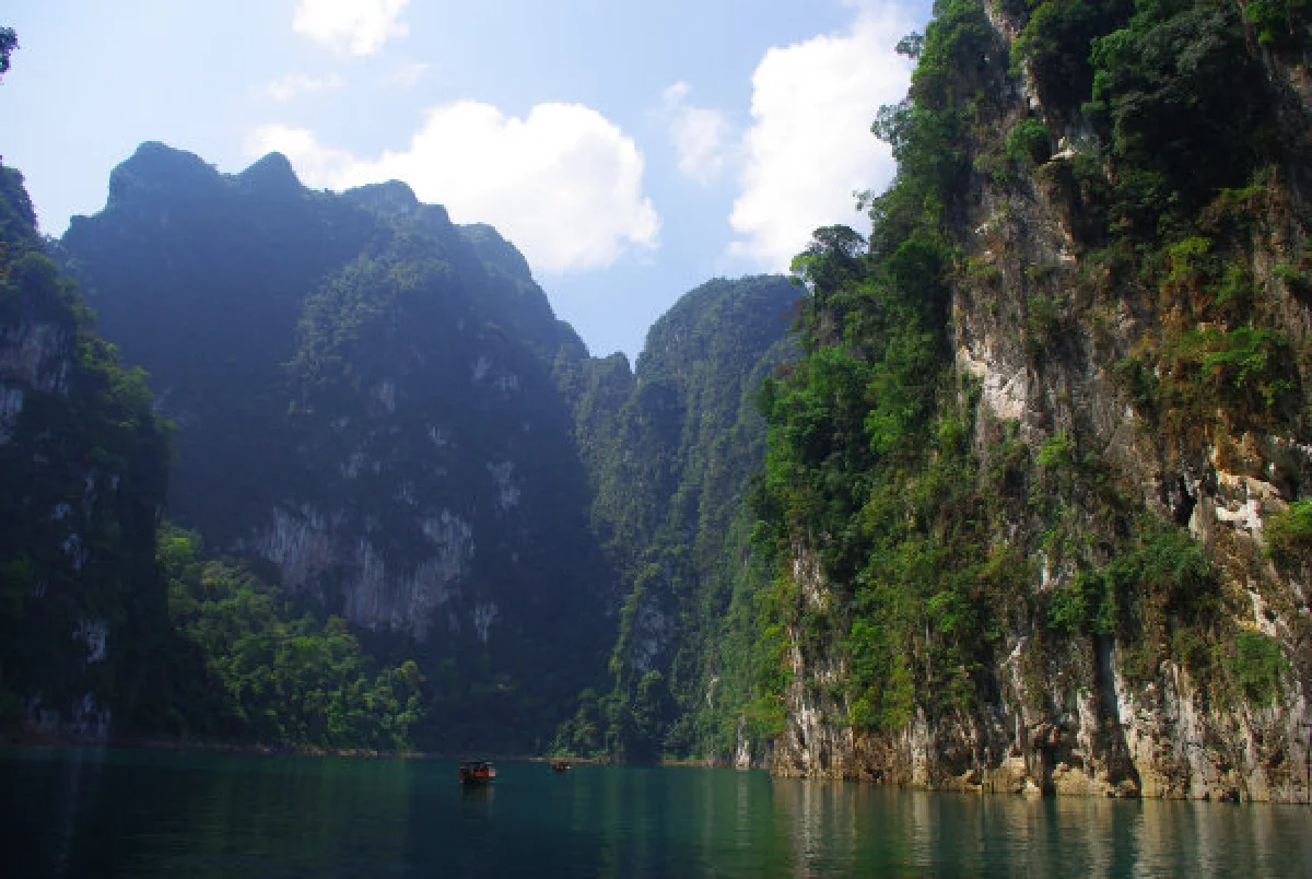 วันเดียวเที่ยวเขื่อนเชี่ยวหลาน สำราญสบายๆ ที่สุราษฎร์ฯ