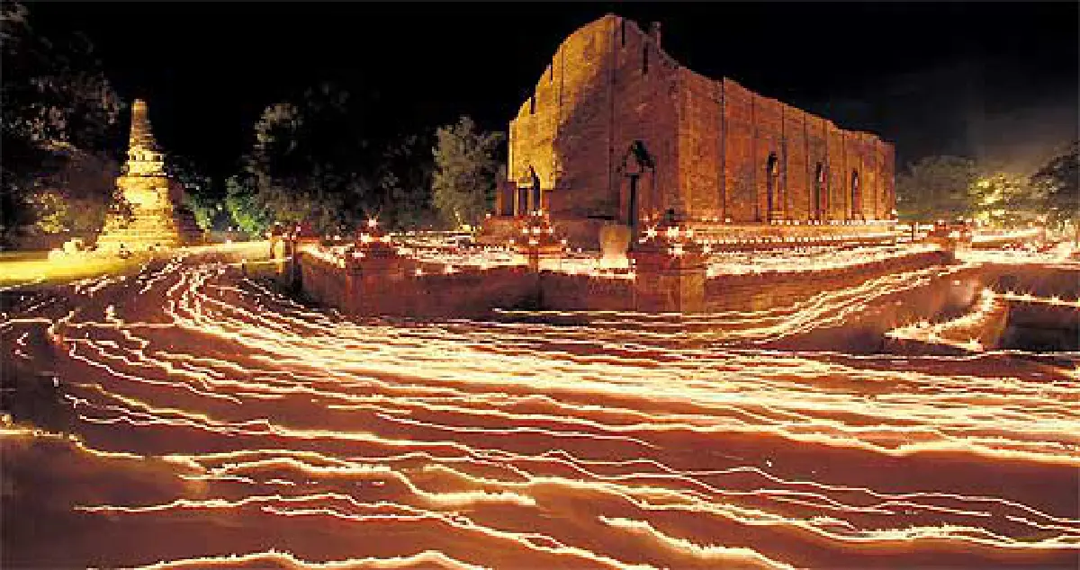 Thais flock to temples for Asarnha Bucha
