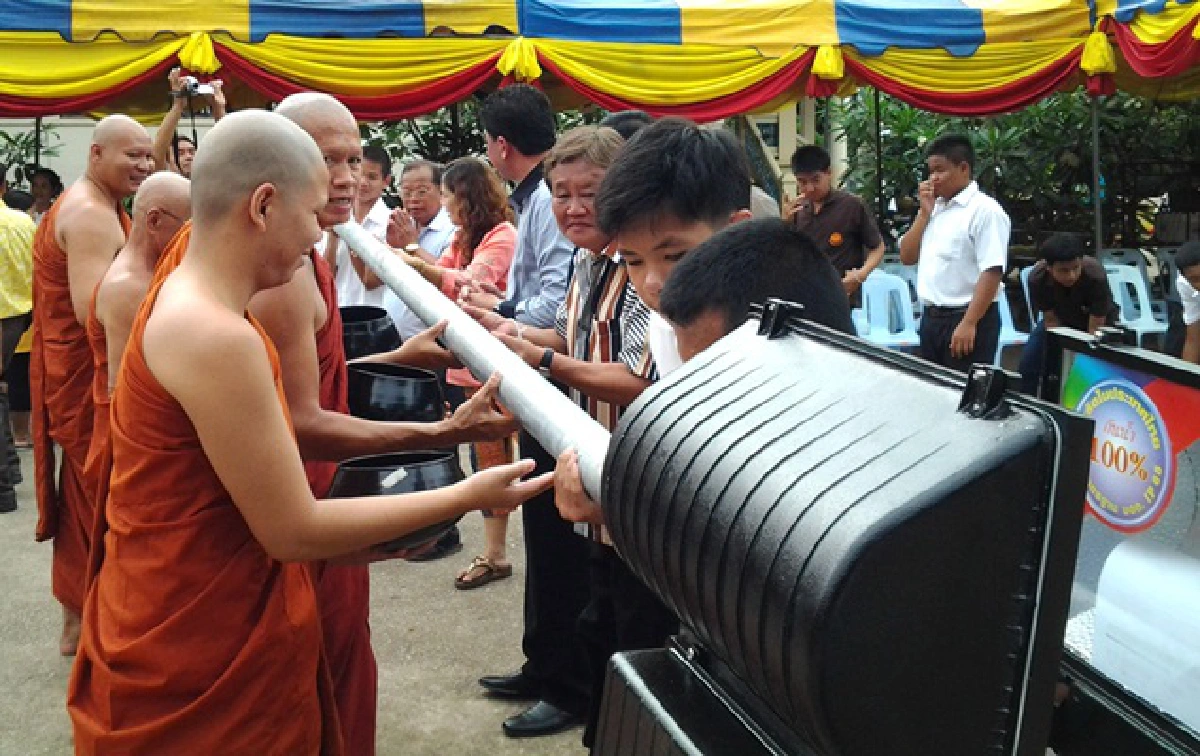 Thais flock to temples for Asarnha Bucha