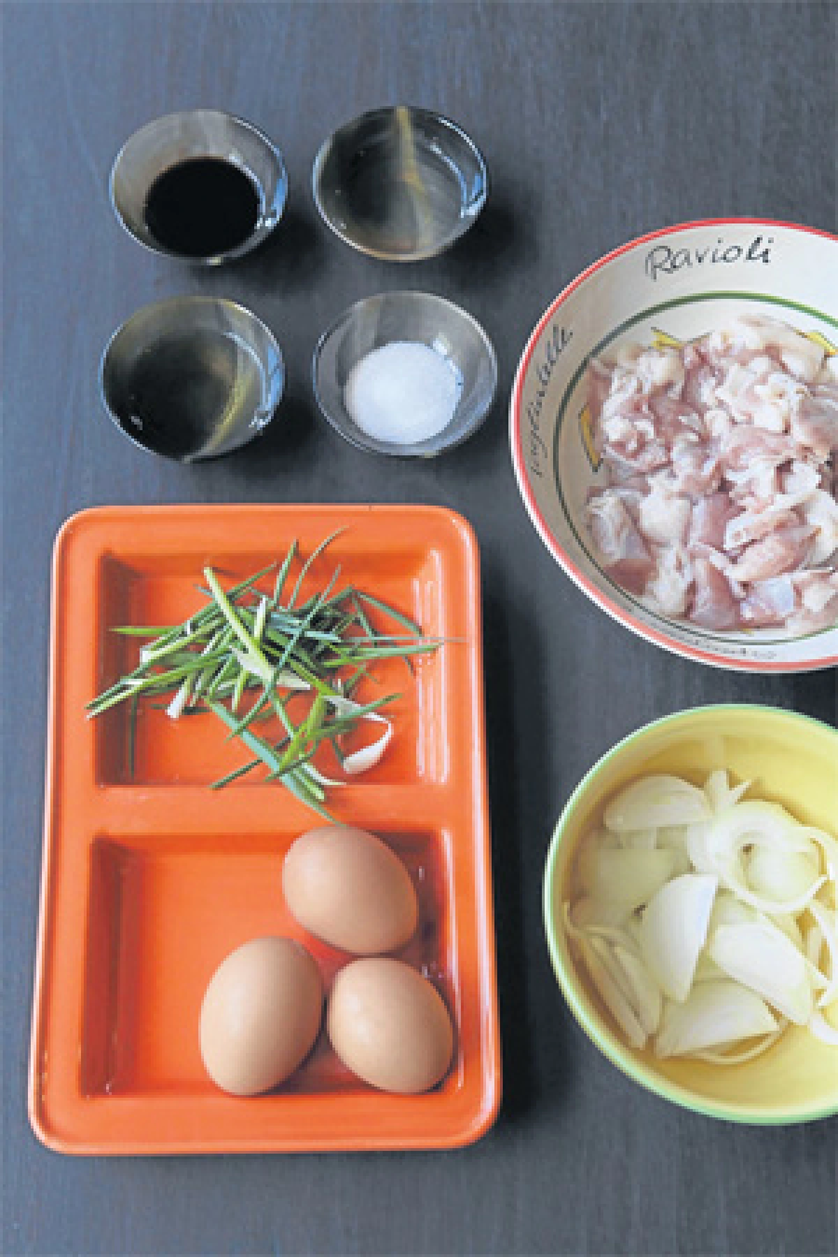 โอยาโกะด้ง ข้าวแม่ไก่ลูกไข่ (ไก่) อร่อยรับวันแม่