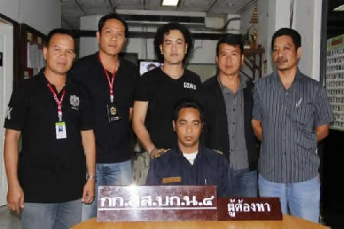 สืบ 4 รวบหนุ่มหนีคดีเพียบ