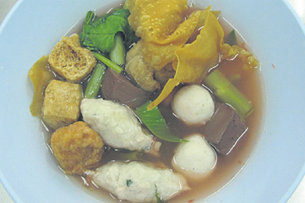 เย็นตาโฟเจ๊หลี ของดีย่านบางรัก