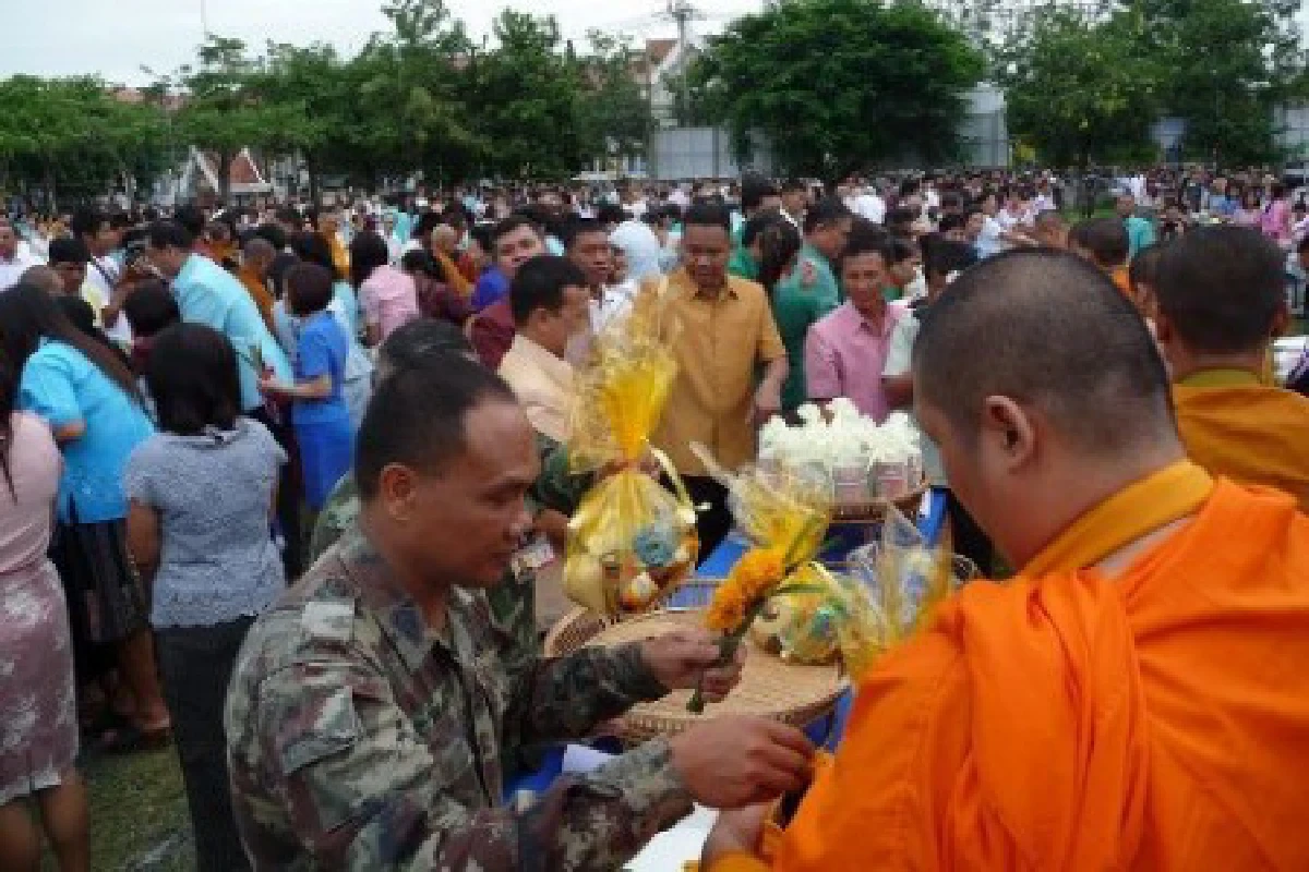 ทั่วไทยร่วมทำบุญถวายพระพรวันแม่