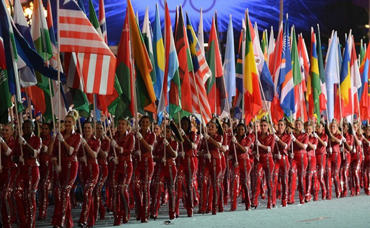 London 2012 ends with singalong party