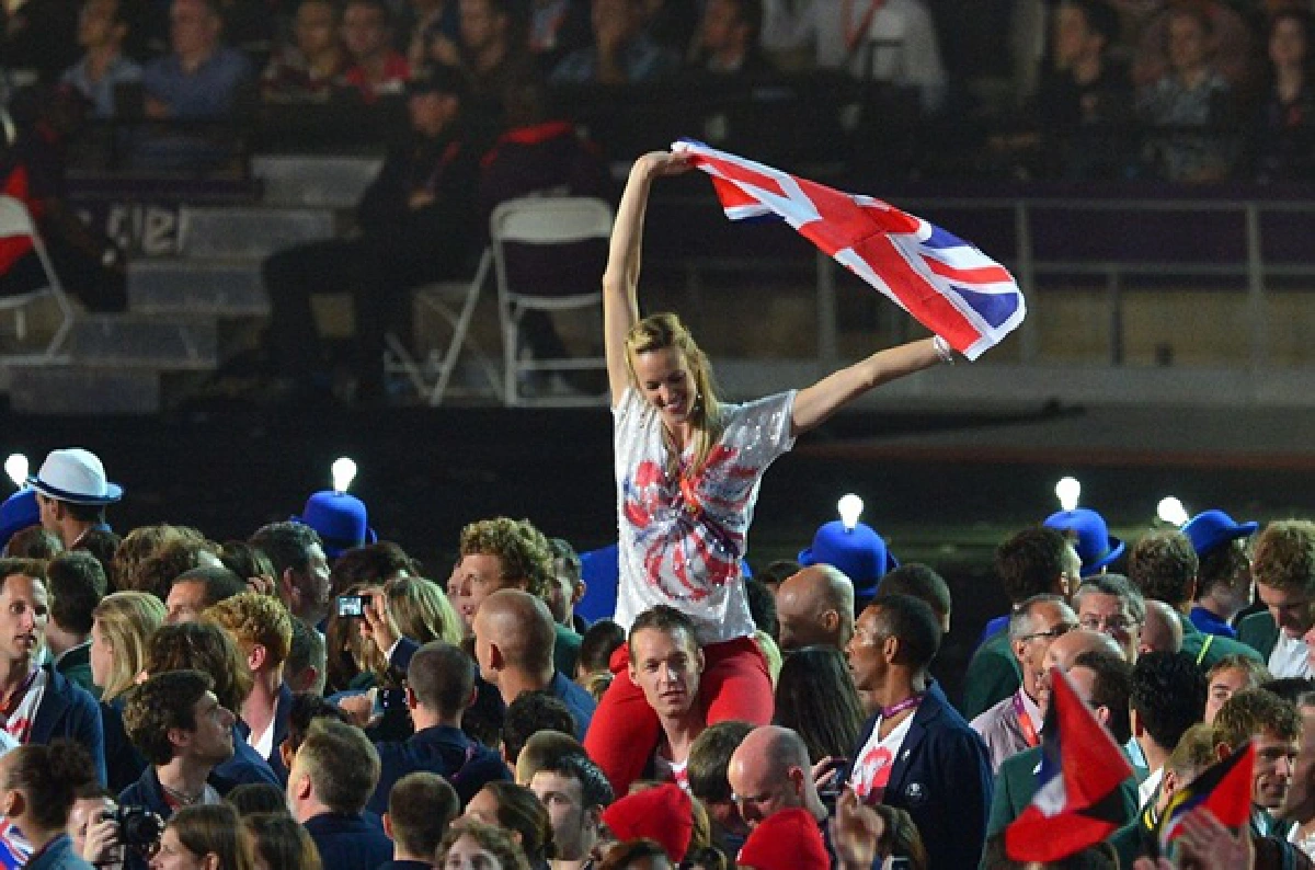 London 2012 ends with singalong party
