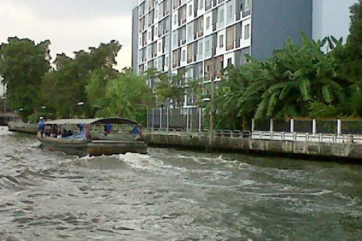 นร.เฮสิ้นปีลุ้นใช้ฟรีเดินเรือแสนแสบ