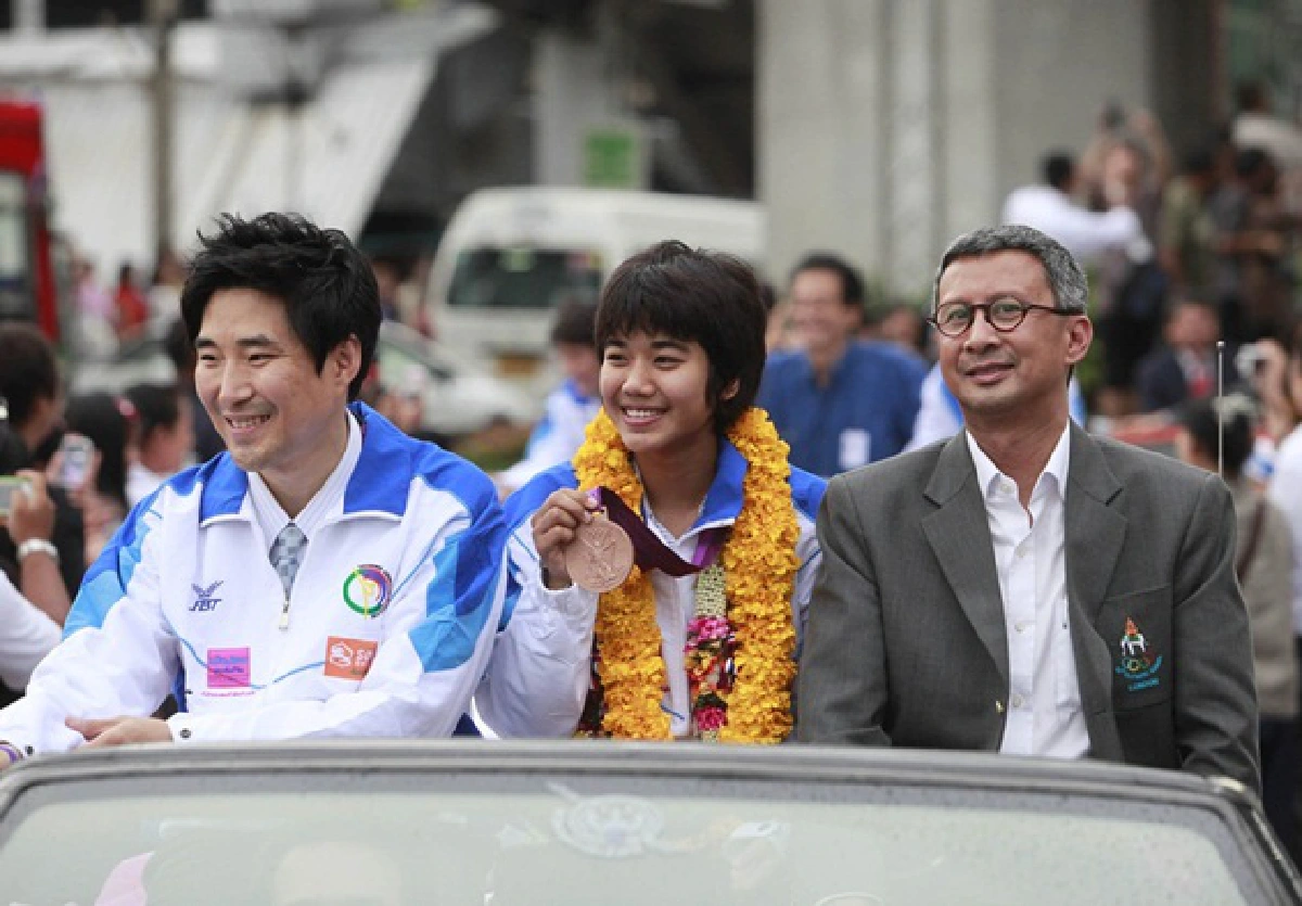 Big greeting for returning Olympians