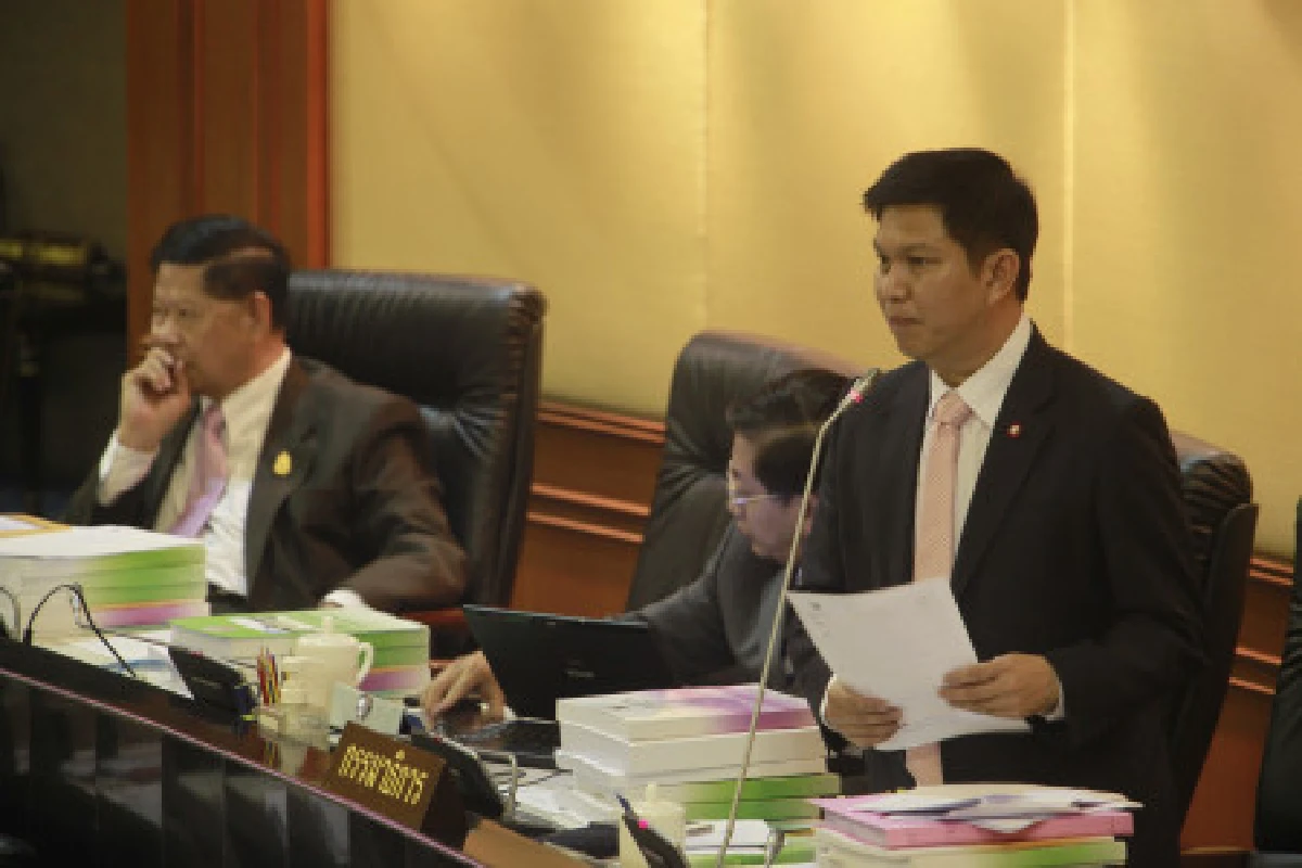 มติสภา281ต่อ39ผ่านงบ2.4ล้านล้าน