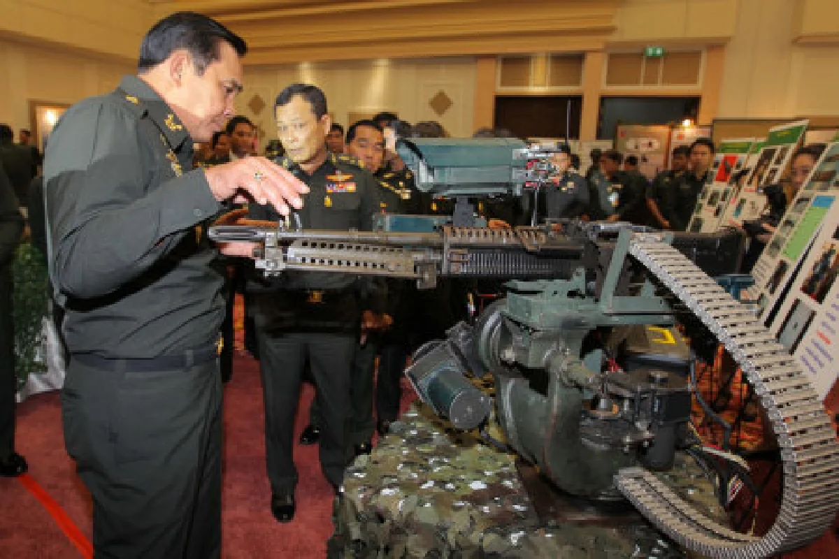 ชมภูมิปัญญาทหารไทยประดิษฐ์อาวุธรบ