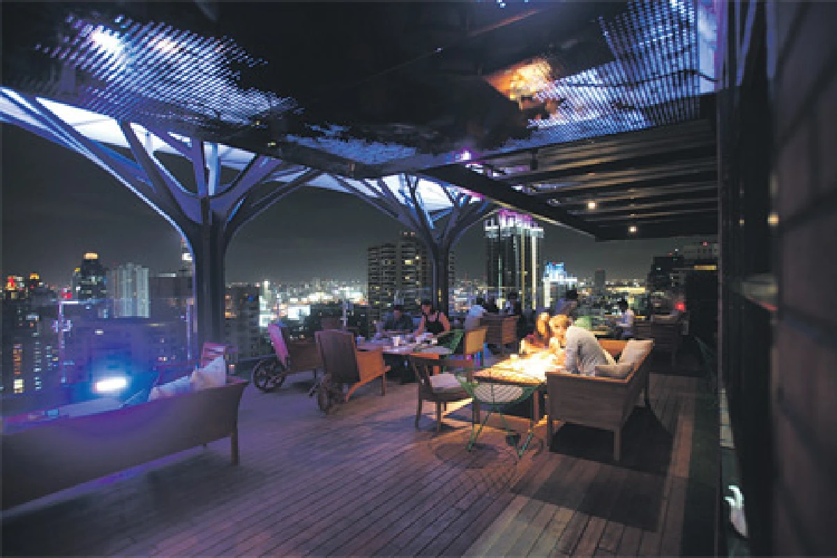 สุข สนุก ลอยฟ้า อโบฟ อีเลฟเว่น