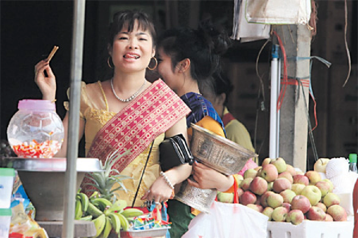 ไม่กี่คืนในลาว