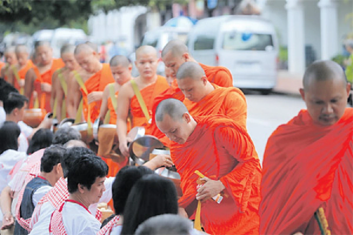 ไม่กี่คืนในลาว